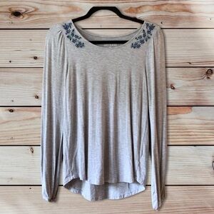 American Eagle Gray Long Sleeved Top with Blue Flower Embroidery in Women’s S